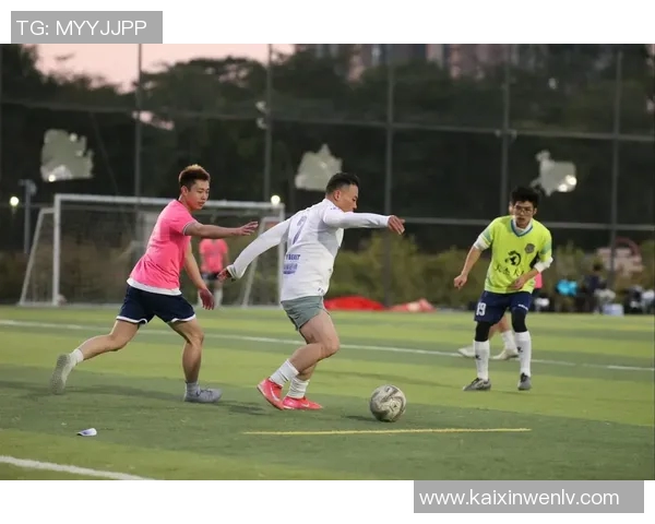 深入探索足球的魅力与技巧助你成为球场上的明日之星 深入探索足球的魅力与技巧助你成为球场上的明日之星